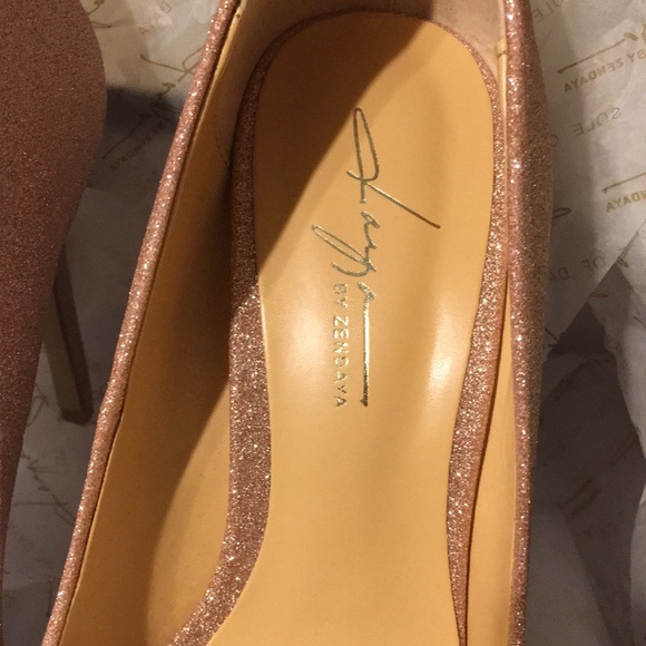BRAND NEW! Rose Gold Glitter Pumps! - Picture 4 of 6